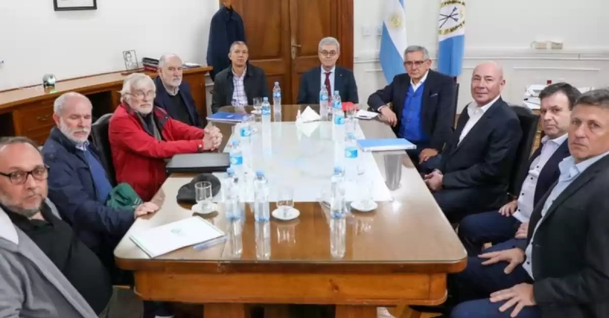 Paritarias en Santa Fe: los estatales iniciaron la ronda de negociaciones con el gobierno