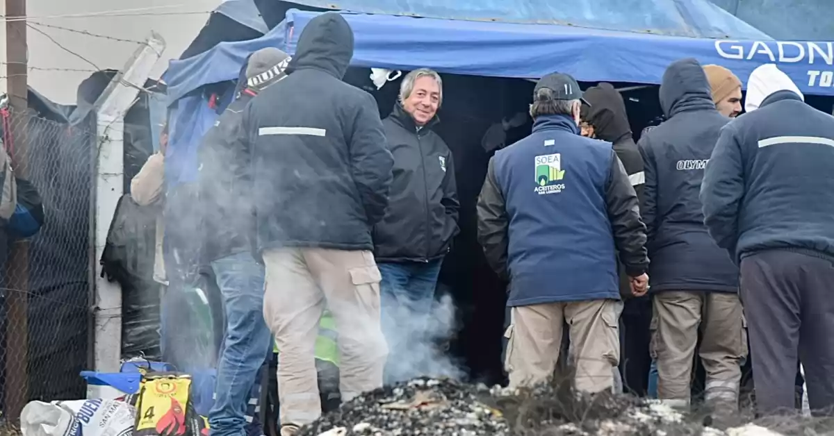 Sin negociaciones, el paro aceitero se extiende a 96 horas