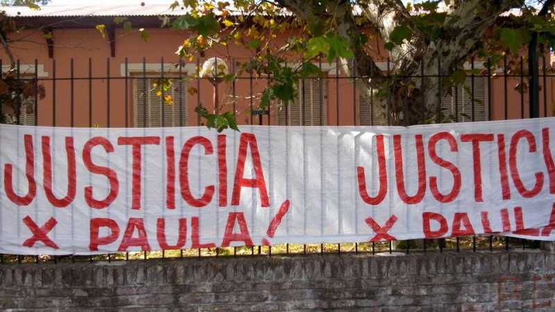 Elecciones: Aparecieron carteles pidiendo Justicia por Paula Perassi en escuelas de San Lorenzo