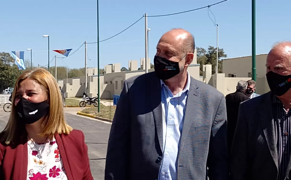 Perotti señaló que estará permitido circular al aire libre sin barbijo