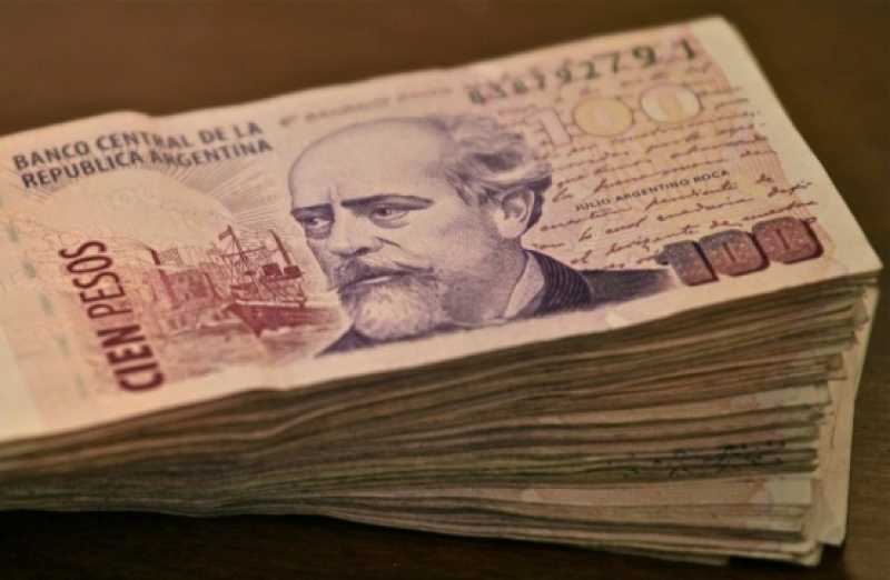 Robaron 100 mil pesos que una abuela guardaba en el freezer