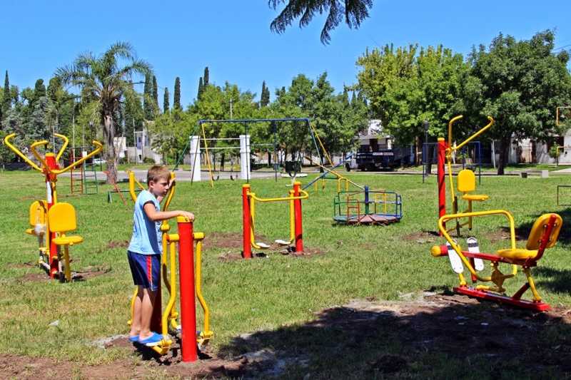 El municipio avanza en el equipamiento de los espacios verdes de la ciudad