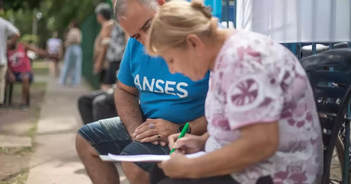 Cobran hoy jubilados y pensionados con haberes superiores a $105.713 a beneficiarios con DNI terminado en 8 y 9