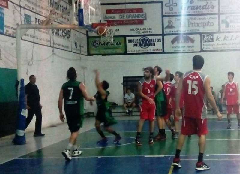Básquet: Puerto sigue invicto en la rosarina y con vida en el Argentino de Clubes