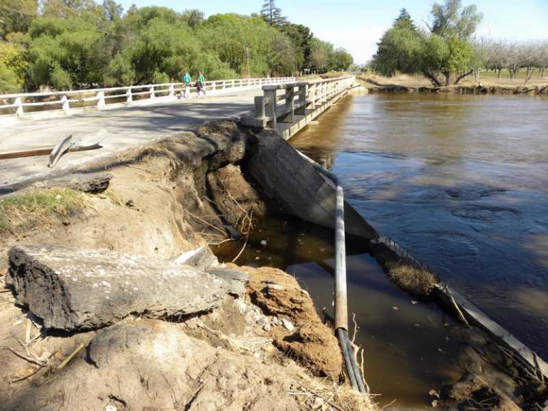Prueba de carga en puente de la ex Ruta 9 sobre el río Carcarañá