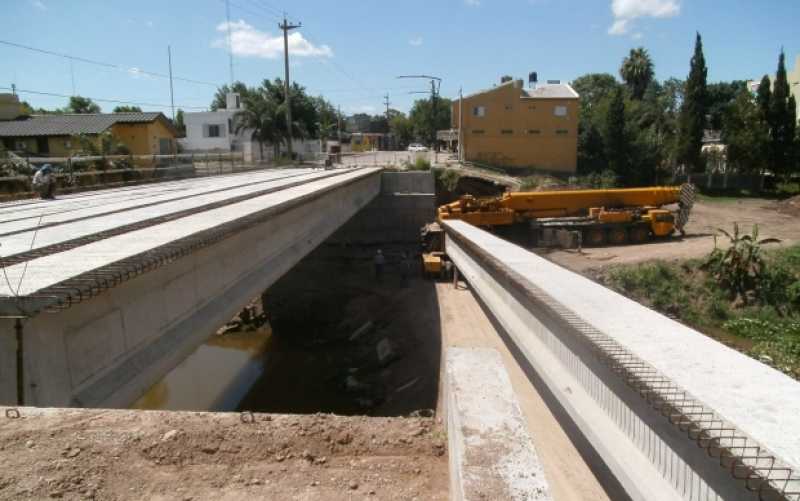 La construcción del nuevo puente sobre el Arroyo presenta un avance del 90por ciento