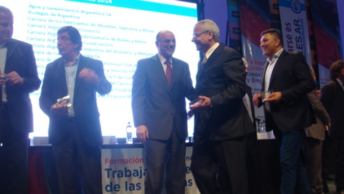 Tomada entregó reconocimiento a la Municipalidad de Puerto San Martín