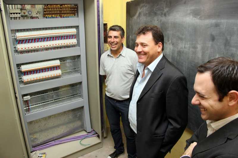 Con un aporte municipal de 530 mil pesos, la escuela Nº 113 realizó importante obra eléctrica