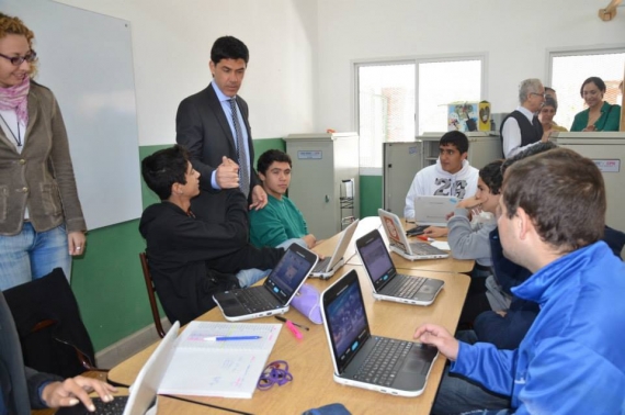 Ramos entregó 227 netbooks en la Escuela Técnica Nº 550
