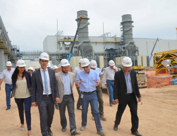 Ramos recorrió la obra de la Central Termoeléctrica de Timbúes