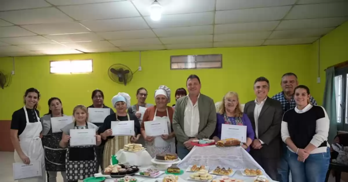 San Lorenzo: Culminó el curso de capacitación en Repostería en el barrio 2 de Abril