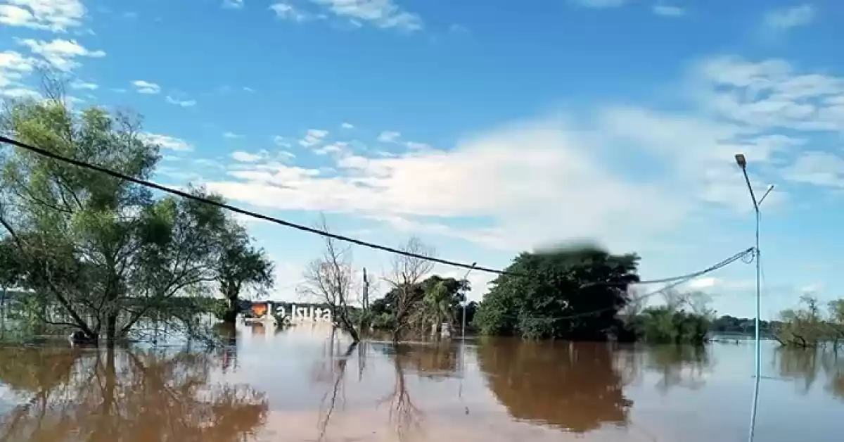 Una localidad de Corrientes tiene 91 evacuados y una ruta cortada por la crecida del río Uruguay