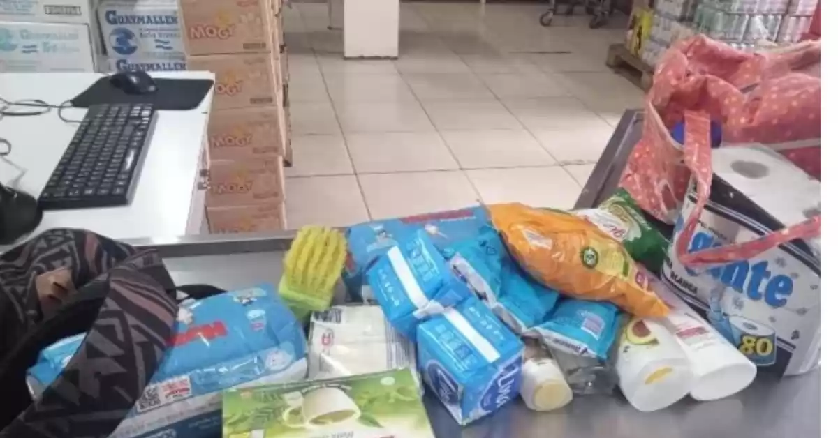 Una joven retuvo a la ladrona que le quiso robar en un supermercado mayorista puertense 