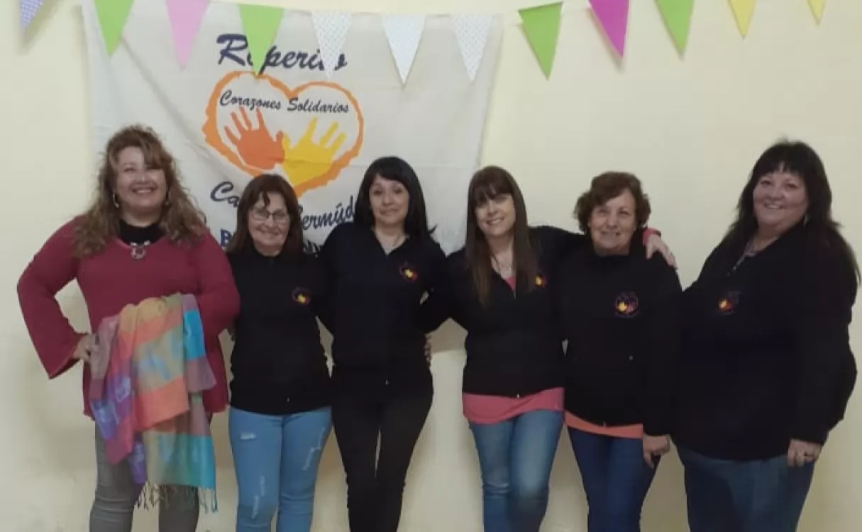 Encontraron donaciones de un roperito solidario tiradas en la calle en Capitán Bermúdez