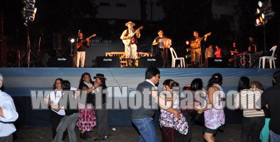 Chamarrita y música popular en Puerto San Martín