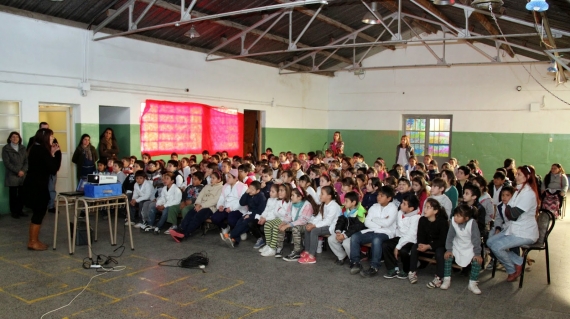 La campaña de salud bucal llegó a la escuela Vera Peñaloza