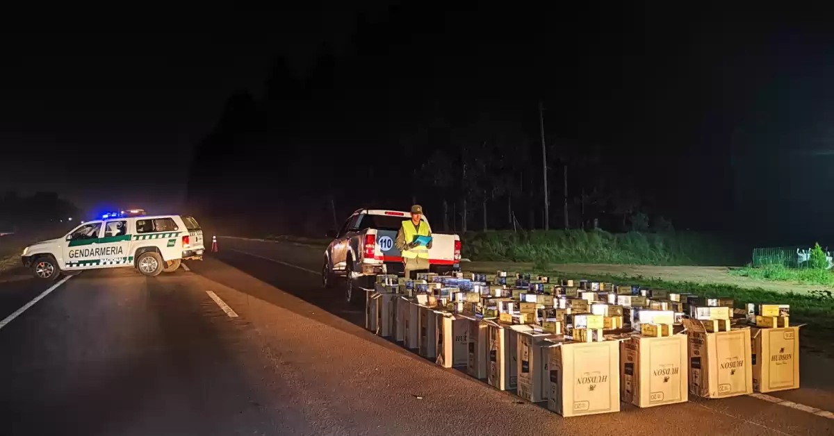Llevaba casi 20 mil atados de cigarrillos en su camioneta e intentó huir de un control 