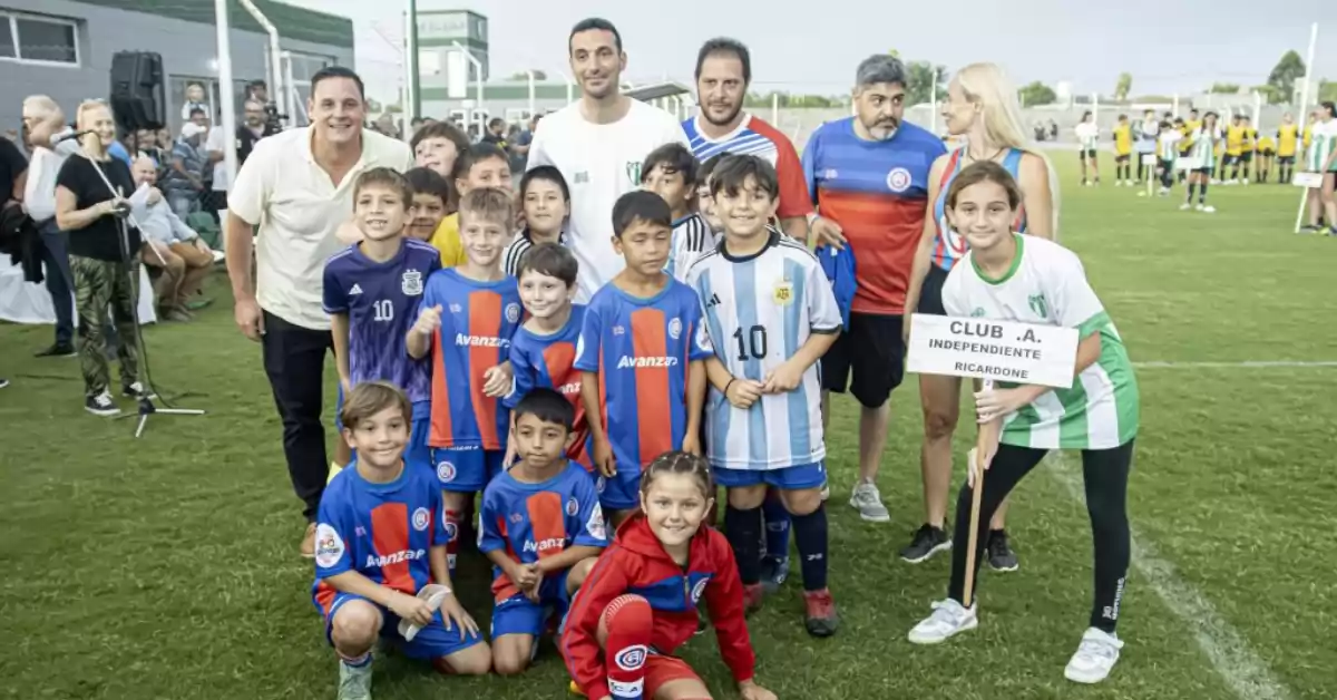 Lionel Scaloni estuvo junto a jugadores de Independiente de Ricardone