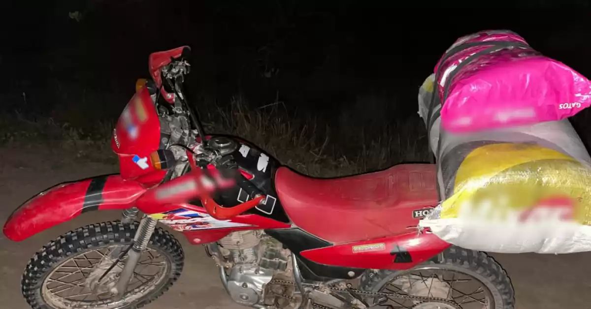 Trasladaban 85 kilos de hojas de coca en dos motocicletas y fueron detenidos