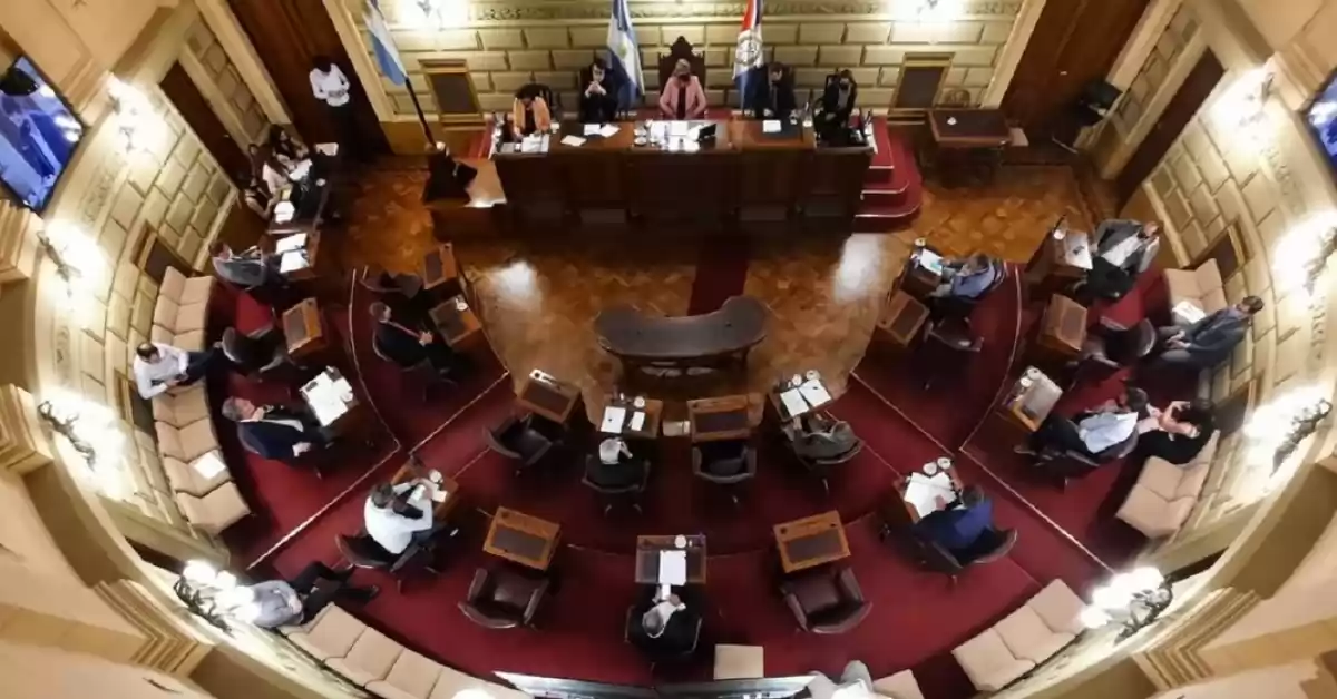 Santa Fe: sancionan una ley que brindará pensiones y cobertura médica a travestis y trans víctimas de persecución en democracia