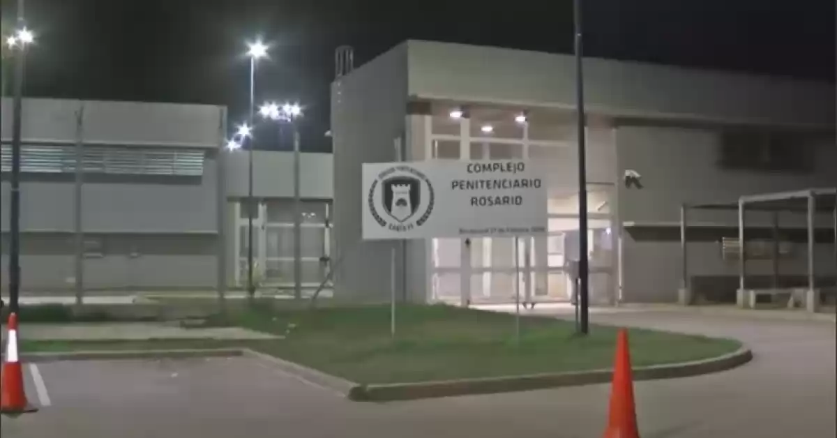 Rosario: removieron la cúpula policial tras balaceras en una comisaría y una cárcel
