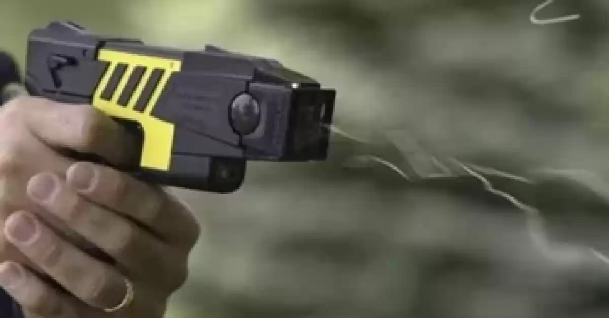 Las fuerzas de seguridad de Santa Fe incorporarán pistolas Taser antes de fin de año