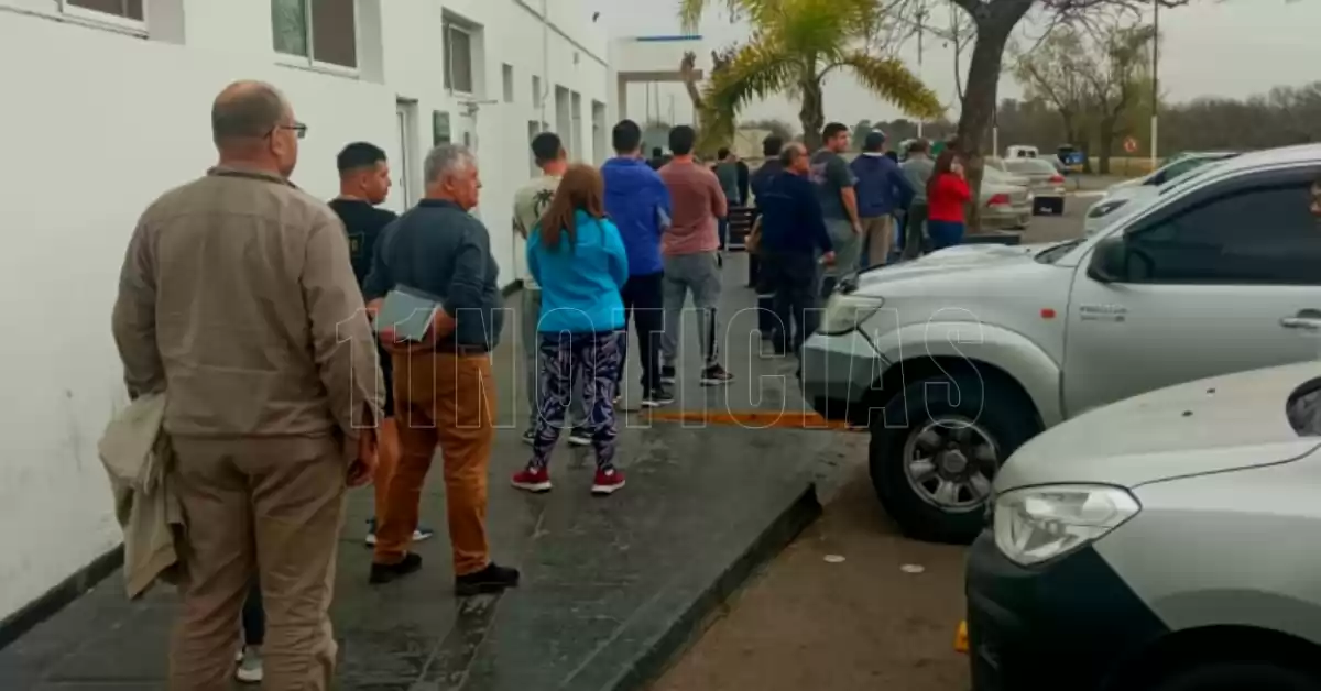 Telepase en Autopista Rosario - Santa Fe: larga cola en Villa La Ribera para adherirse al sistema 