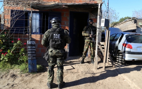 Las TOE realizaron 16 allanamientos simultáneos en el barrio Cabín 9 en Rosario