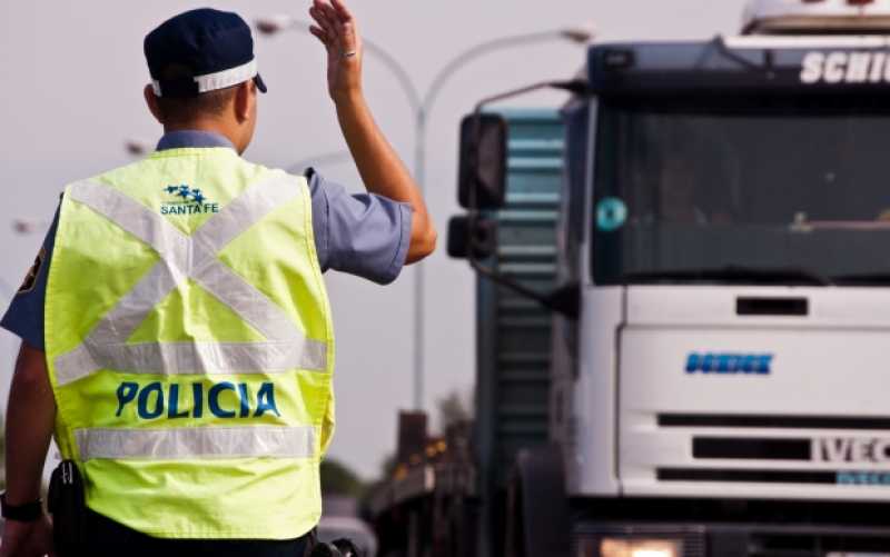 Volcó un camión en ruta 11 y se encuentra interrumpida la circulación