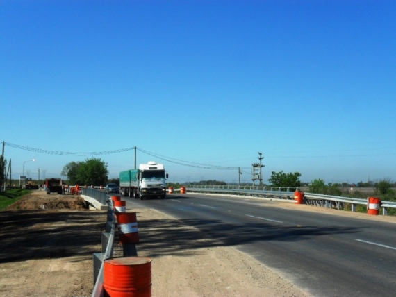 Tránsito sin restricciones en puente de Ruta 11 en el Canal Serodino