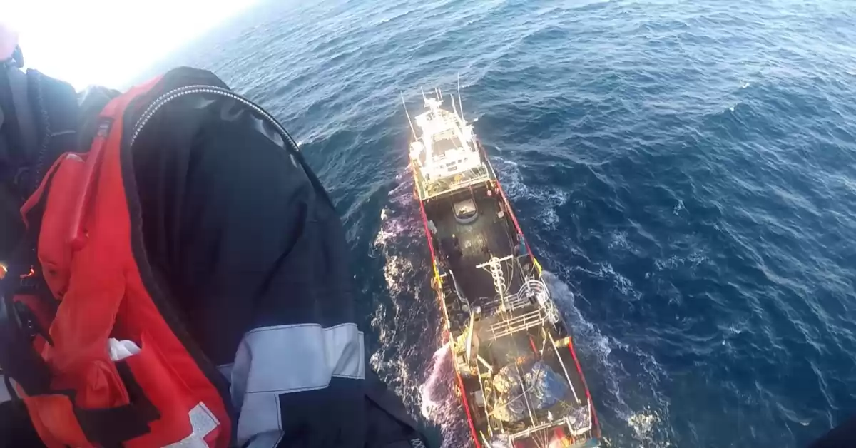 Prefectura aeroevacuó de urgencia al tripulante de un pesquero en el mar argentino 