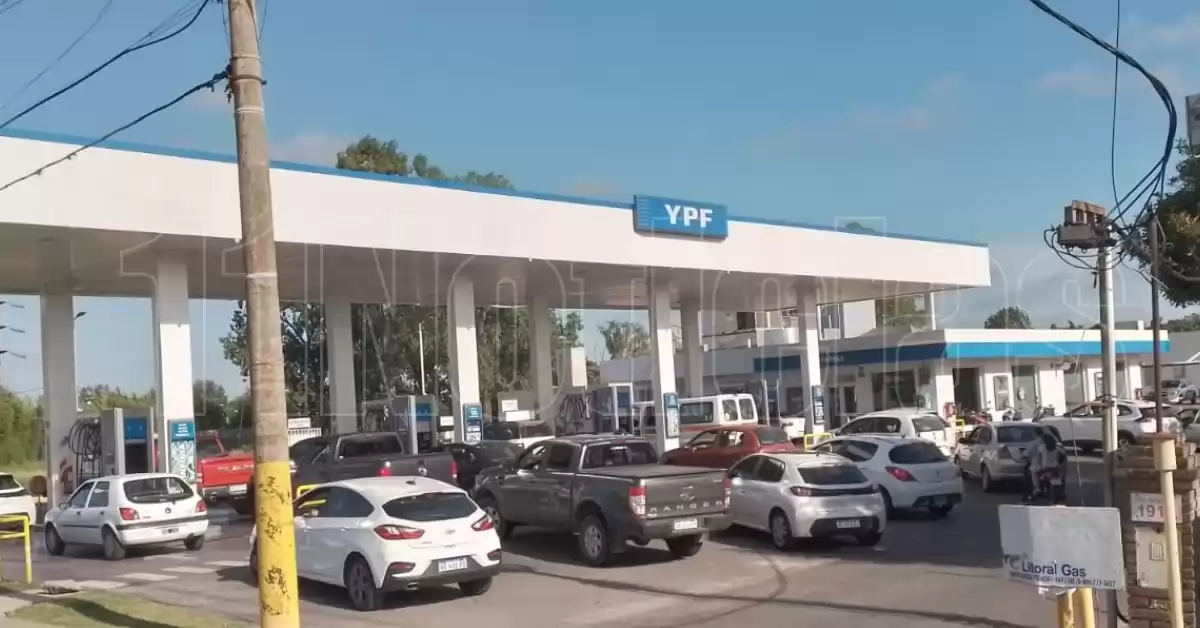Estaciones de YPF desbordadas ante el inminente aumento en los combustibles