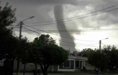Las imágenes del tornado que causó pánico en una pequeña localidad de San Luis