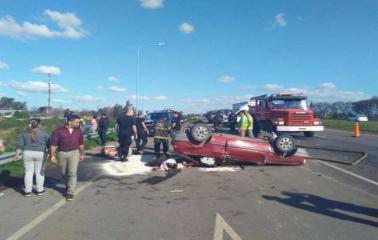Cuatro heridos tras un vuelco en la autopista Rosario-Santa Fe