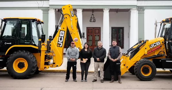 Timbúes incorporó dos nuevas retroexcavadoras para servicios comunales