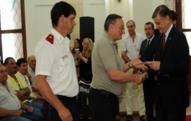 Binner entrega de aportes económicos a bomberos voluntarios