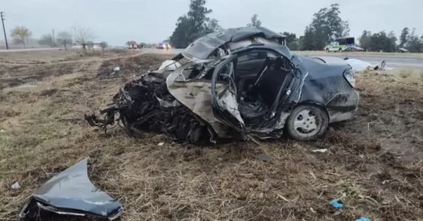 Tragedia en Tucumán: una madre y su hijo murieron al chocar de frente con un auto que iba en contramano