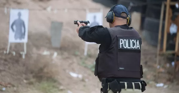 Un instructor de tiro del Instituto de Seguridad Pública se disparó en la mano en medio de un curso en Rosario