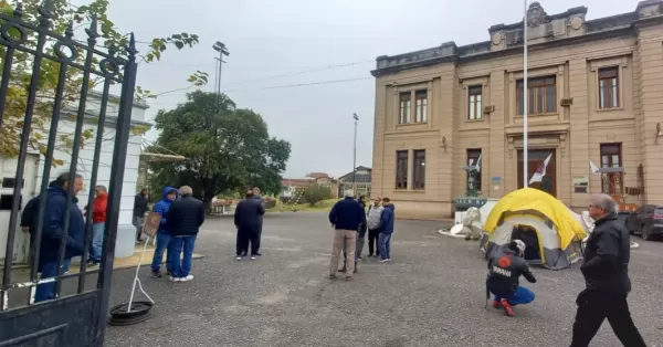 Trabajadores de Dragado y Balizamiento ocupan oficinas por promesas incumplidas y exigen respuestas urgentes