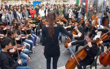 La Orquesta de Cuerdas de Beltrán abrió la Feria del Libro en San Lorenzo