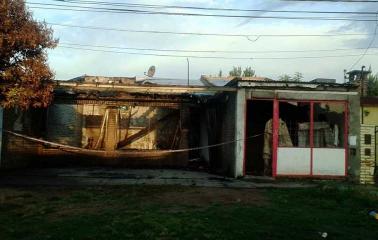 Incendio total en una vivienda de Fray Luis Beltrán