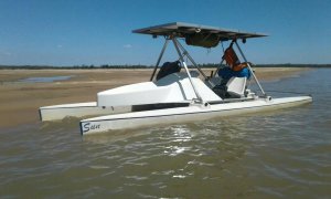 Sanlorencino construyó su propia embarcación a energía solar