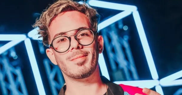 Aseguran que DJ Fer Palacio no salió a escena por una descompostura durante el viaje