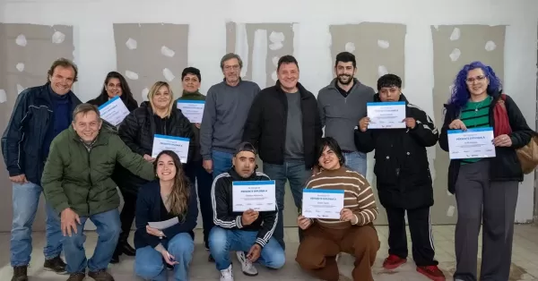 San Lorenzo: la Municipalidad capacitó en oficios y los egresados aplicaron sus conocimientos en una escuela local