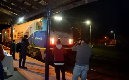 El tren Buenos Aires a Tucumán se detuvo en Serodino