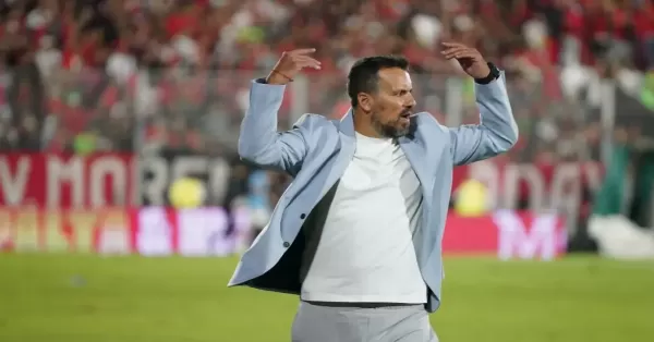 Newells se prueba en Mendoza sin su técnico, con Navas en el arco y Banega como bandera
