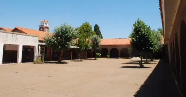 Una escuela bermudense corta antes la jornada escolar por la ola de calor