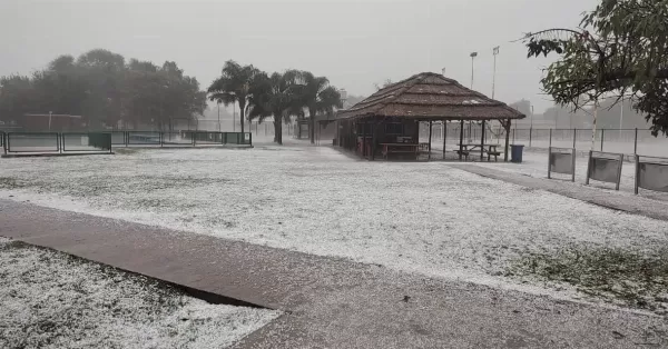 Impresionante temporal de granizo en Funes y Roldán