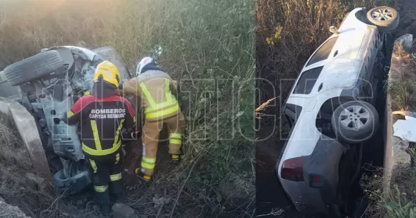 Choque entre dos camionetas y vuelco en un camino rural de Ricardone