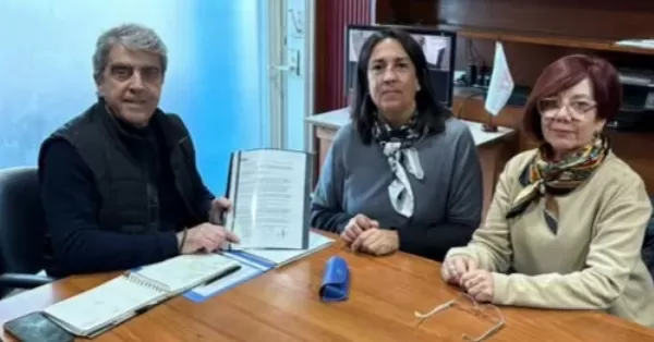 El convencional constituyente Armando Traferri recibió el proyecto de los docentes para reformar la educación